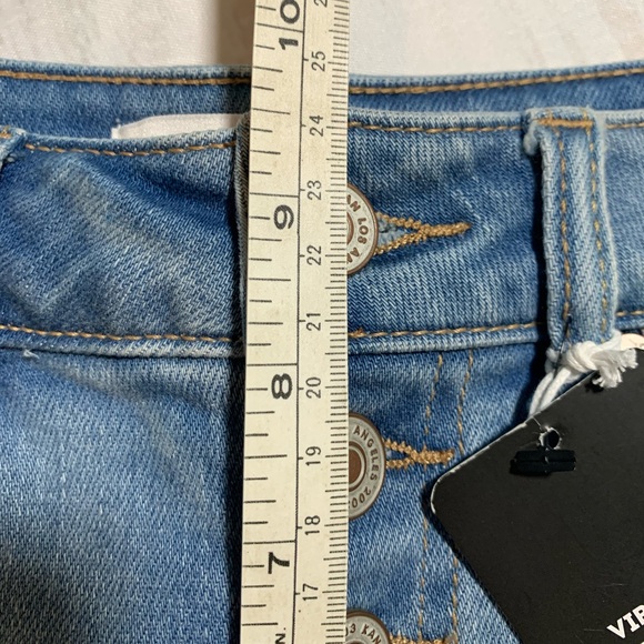 NWT KanCan High rise side panel short. Size 3/25. - Picture 9 of 10